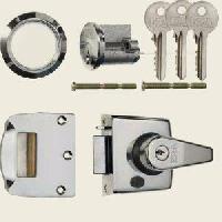 Chrome double locking yale night latch